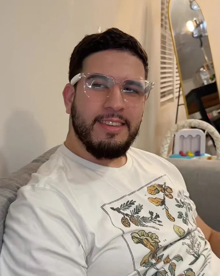 glasses that can "talk" make communication borderless!